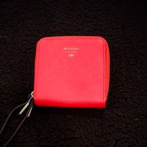 NWOT! Matt & Nat Chubby vegan wristlet in poppy